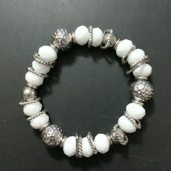 𝅺Silver Tone and White Crystal Beaded Stretchy Elastic Statement Bracelet - Picture 1 of 2